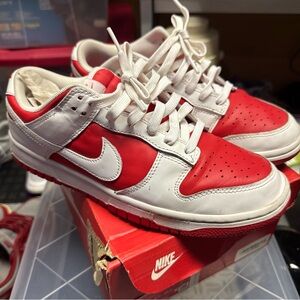 Nike dunk low championship red